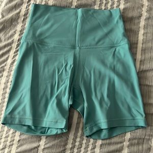 Never worn LULULEMON BIKER 6” SHORTS